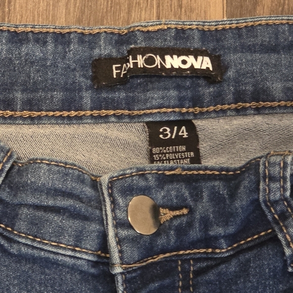 Fashion Nova Distressed Jeans  3/4 - Picture 2 of 3